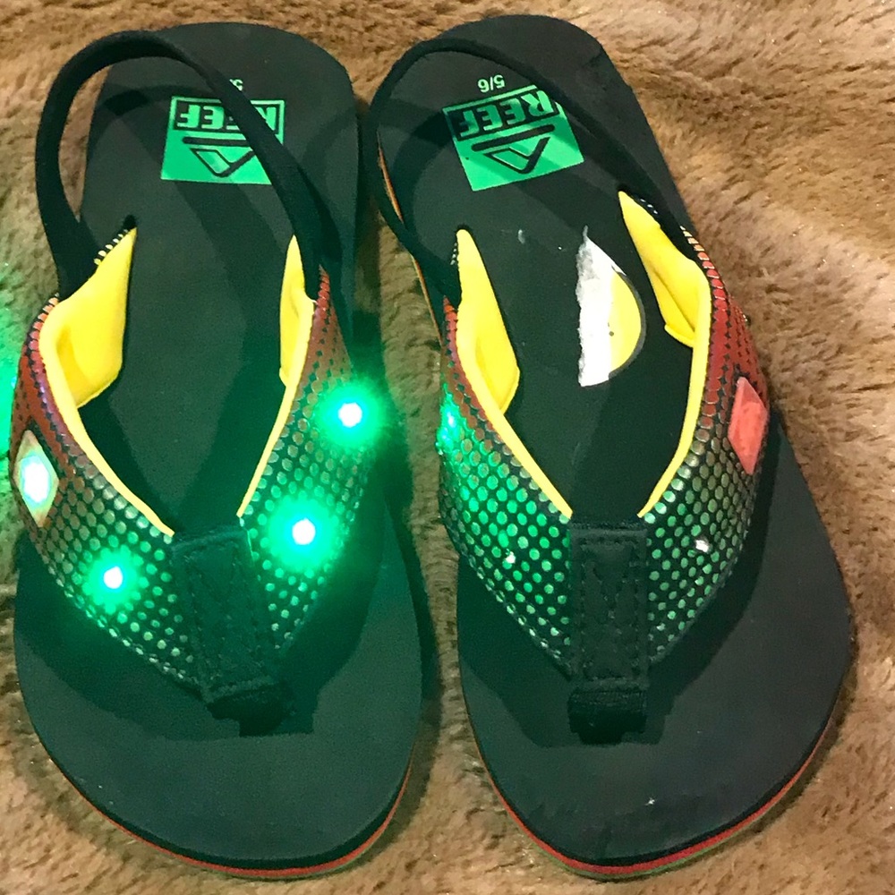 🌞 Toddler boy light up reef flip flops sz 5/6 🌞